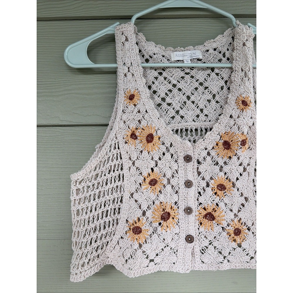Rebellion Crochet Crop Top in Light Pink with Sunflower Embroidery - Picture 2 of 7